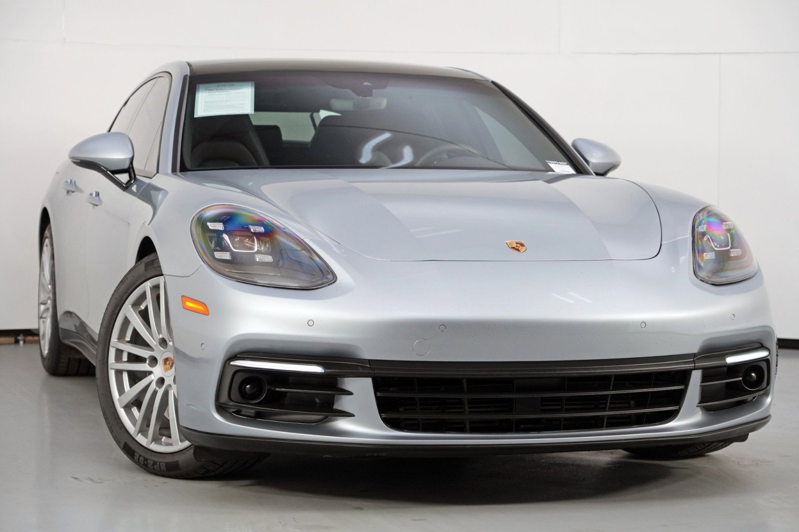 Used 2018 Porsche Panamera 4 AWD/4WD image 4