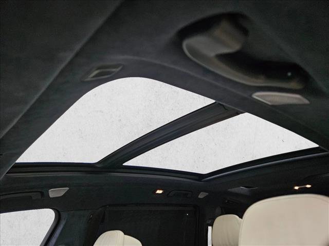 Used 2022 BMW X7 M50i w/ Dynamic Handling Package image 17