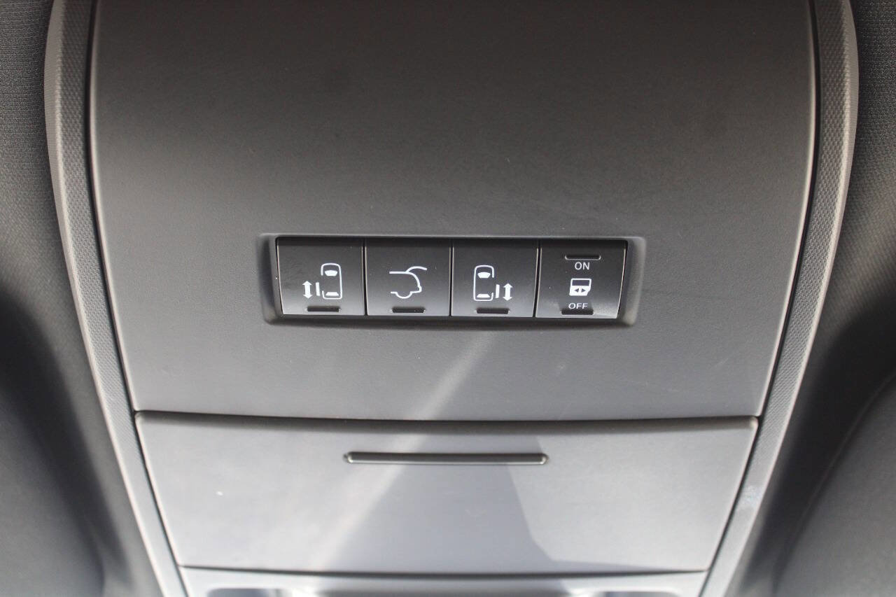 Used 2017 Dodge Grand Caravan SXT w/ Blacktop Package FWD image 42