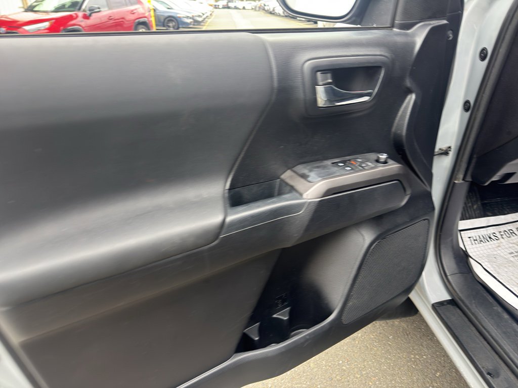 Used 2018 Toyota Tacoma TRD Off-Road image 6