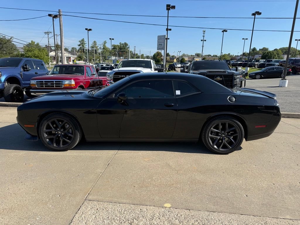 Used 2022 Dodge Challenger R/T w/ Blacktop Package RWD image 9