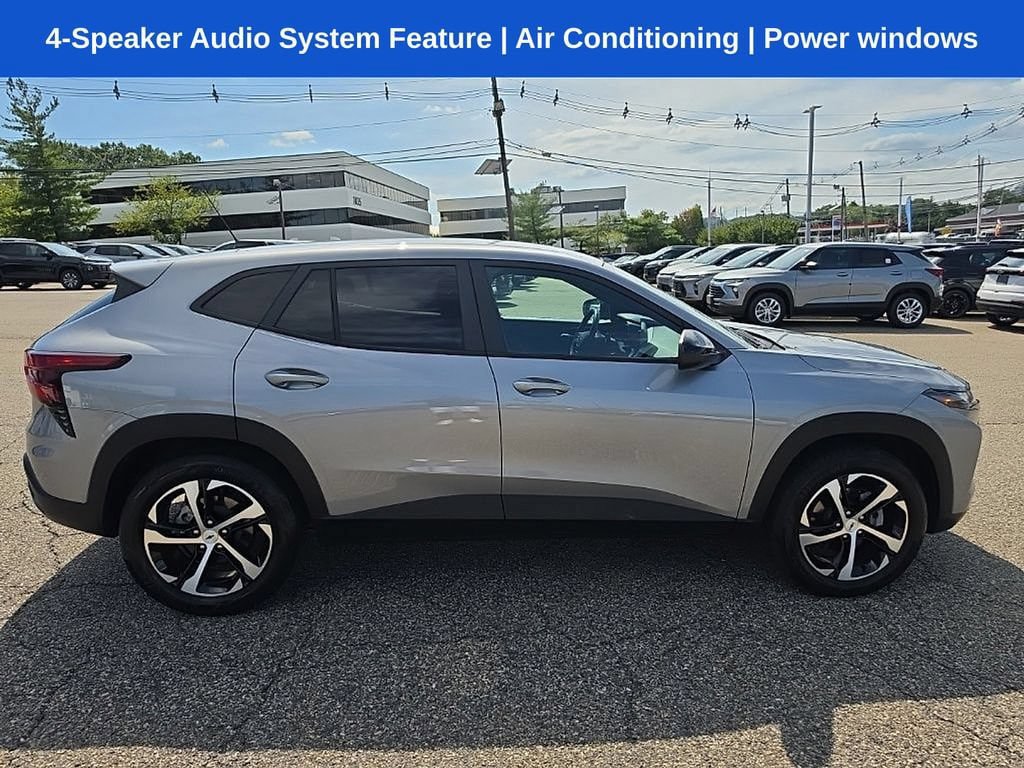 Certified 2024 Chevrolet Trax RS FWD image 2