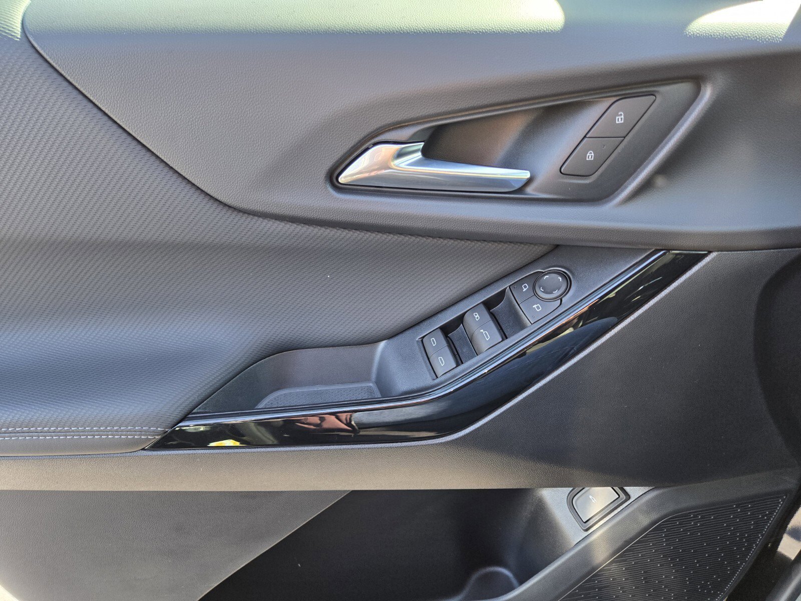 New 2026 Chevrolet Equinox LT w/ Convenience Package II image 12