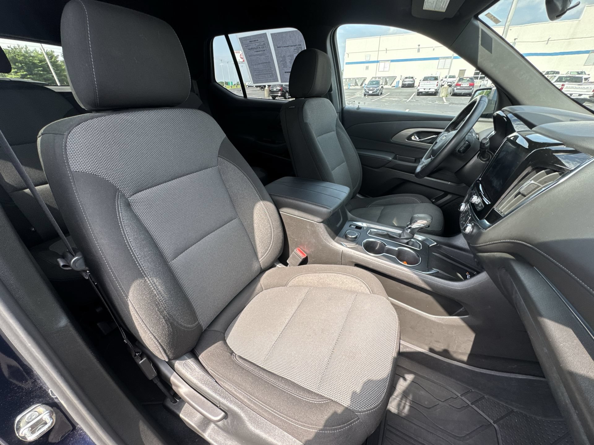 Used 2023 Chevrolet Traverse LT FWD image 26