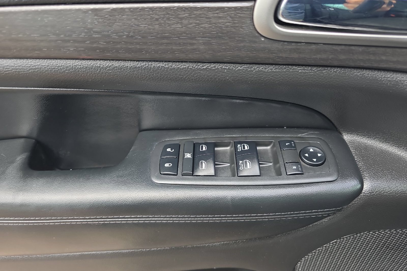 Used 2018 Jeep Grand Cherokee Laredo AWD/4WD image 11
