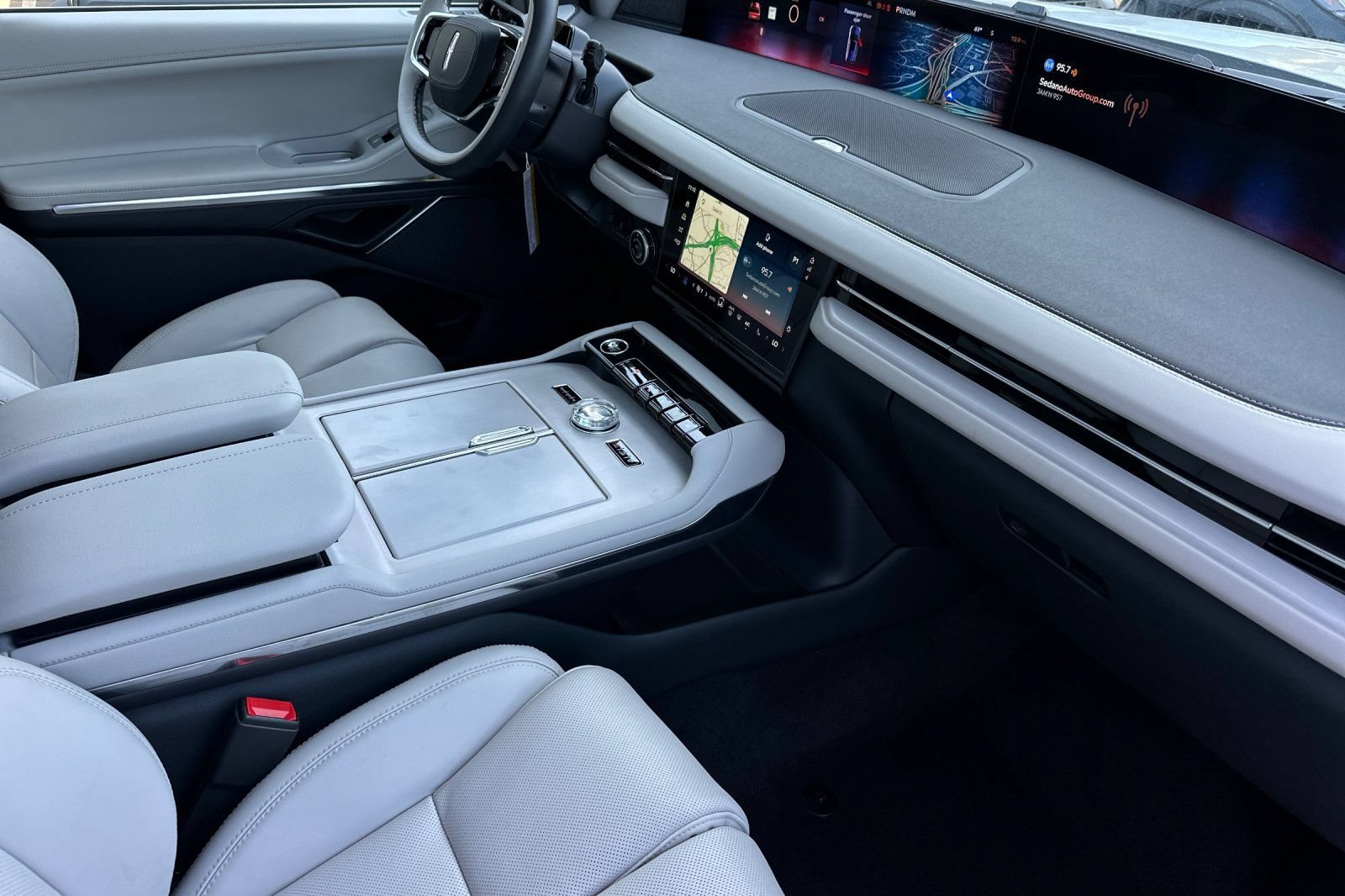 New 2026 Lincoln Navigator Reserve AWD/4WD image 16