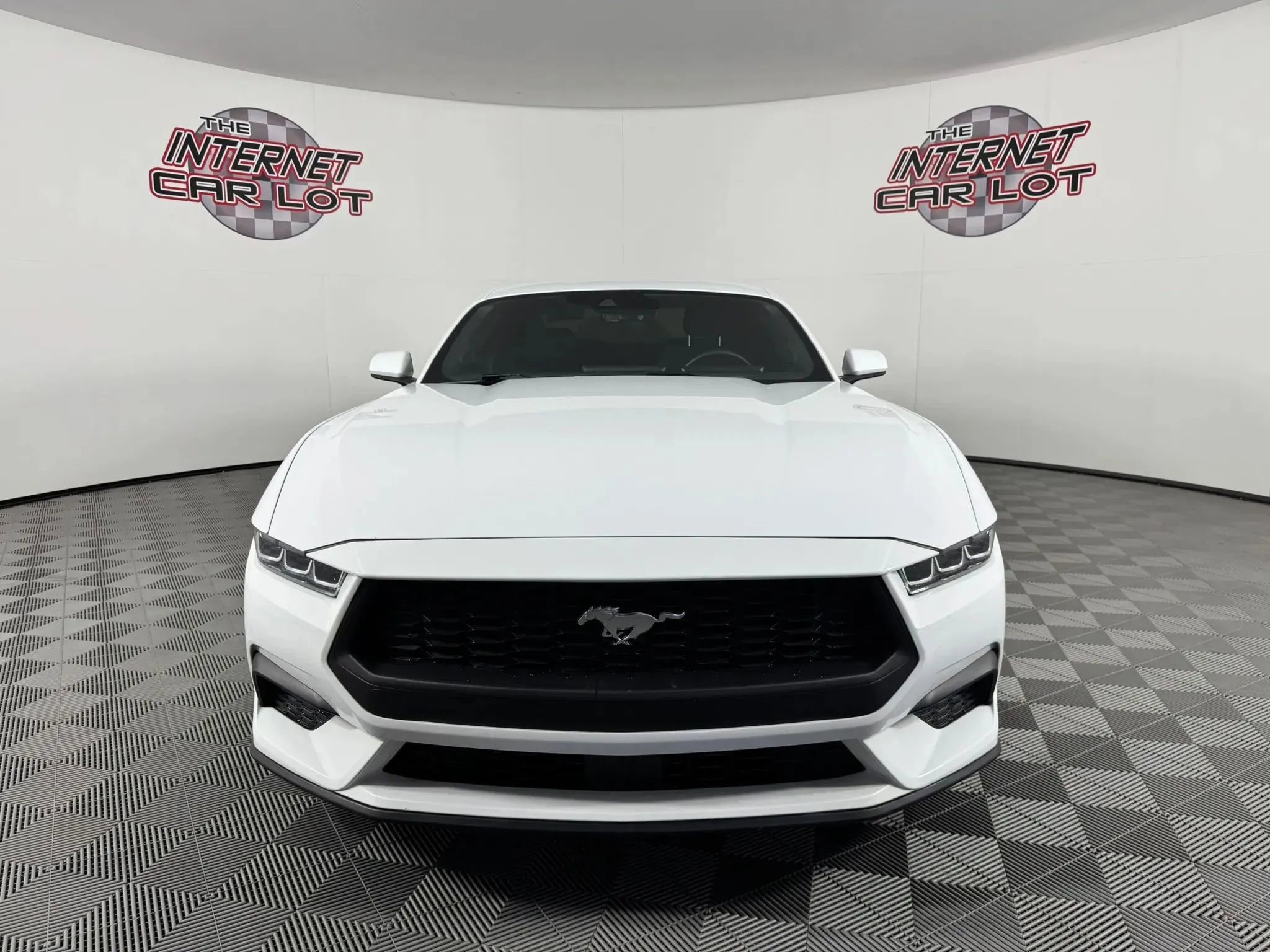 Used 2024 Ford Mustang Coupe RWD image 2