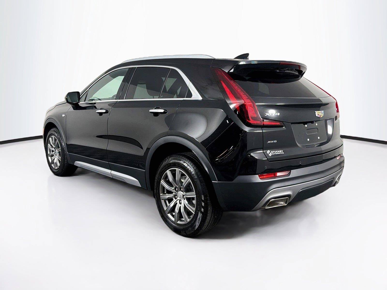 Used 2020 Cadillac XT4 Premium Luxury w/ Cold Weather Package AWD/4WD image 9