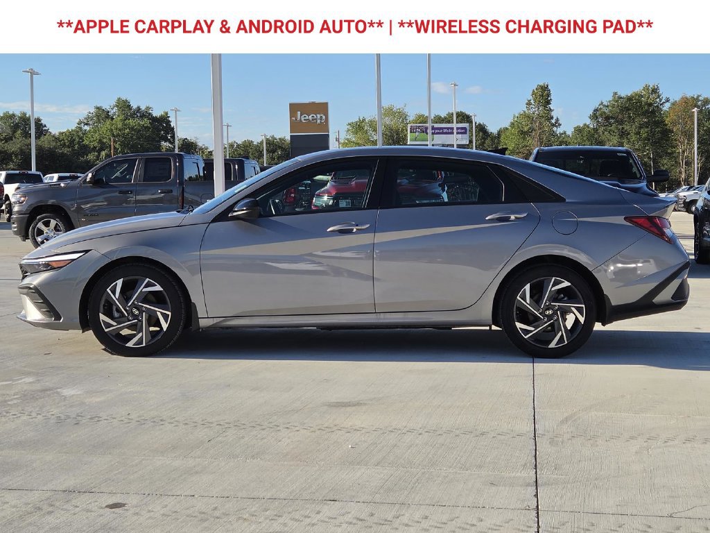 Used 2025 Hyundai Elantra Sport FWD image 5
