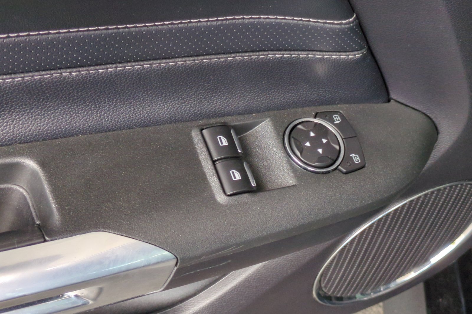 Used 2019 Ford Mustang Premium w/ Equipment Group 201A RWD image 11