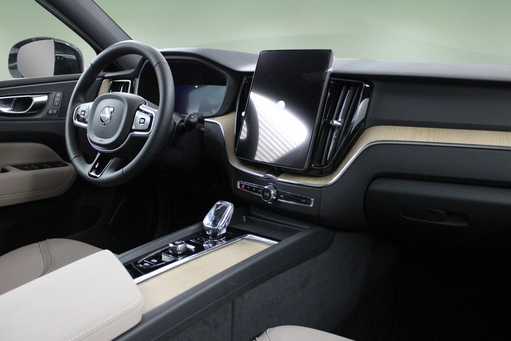 New 2026 Volvo XC60 B5 Core AWD/4WD image 21