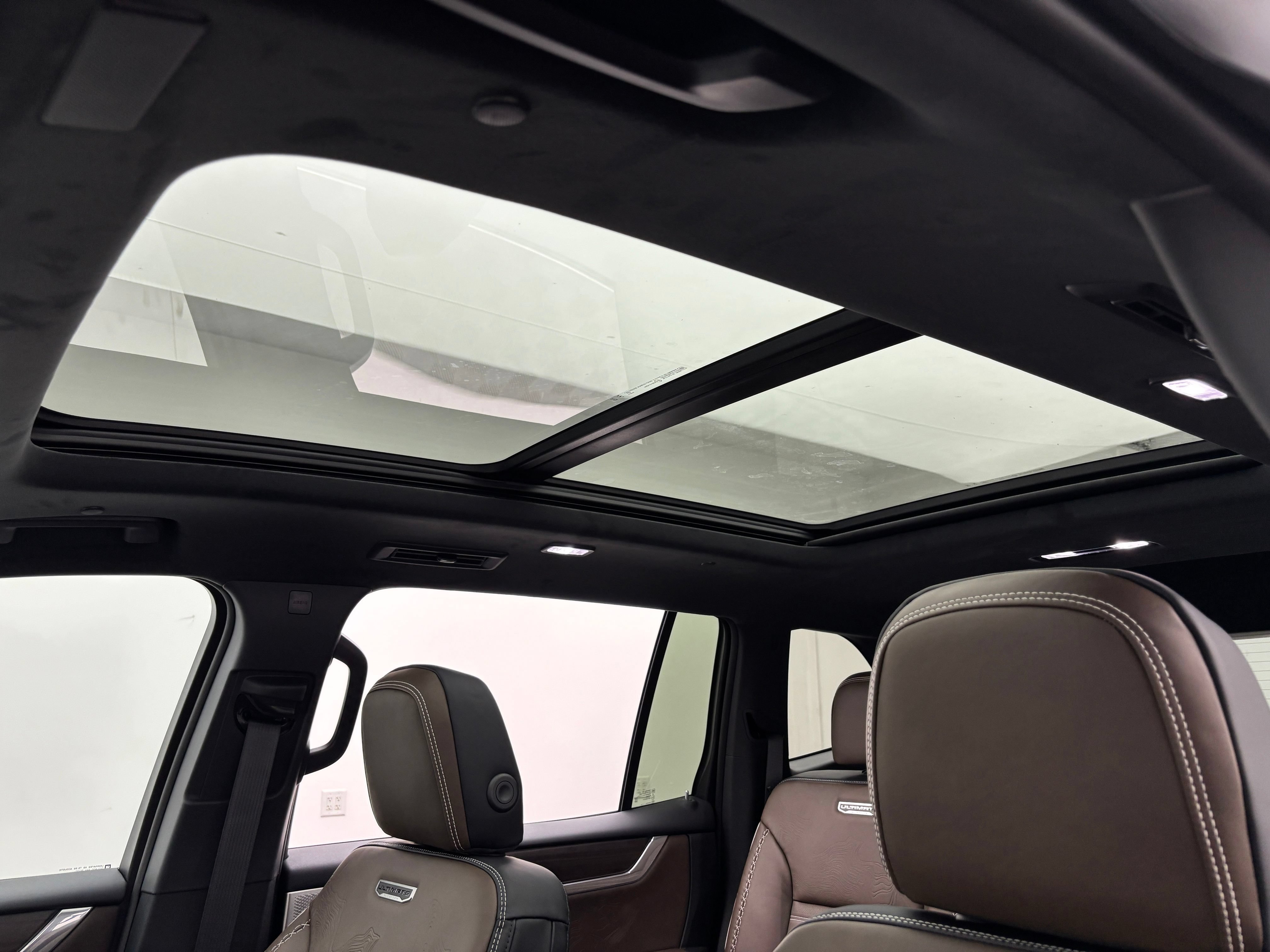 New 2026 GMC Acadia Denali Ultimate w/ LPO, Floor Liner Package AWD/4WD image 5