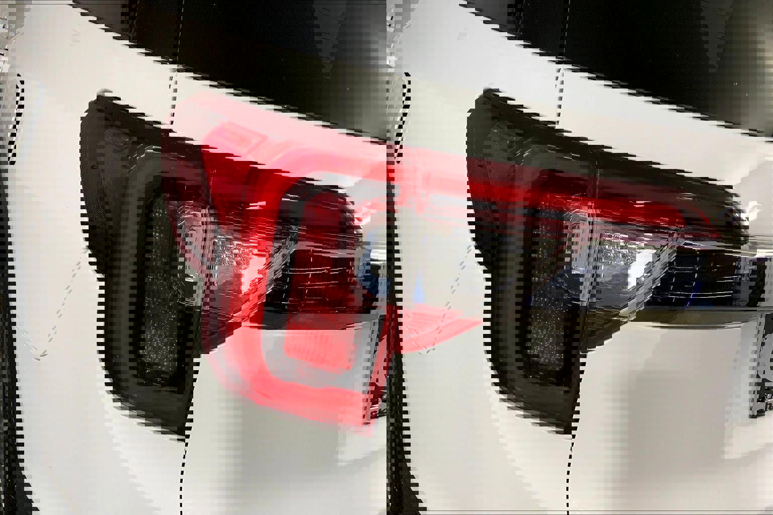 Used 2023 GMC Acadia SLE w/ Driver Convenience Package image 28