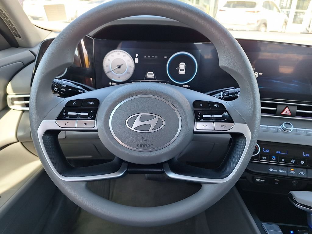 Used 2024 Hyundai Elantra SEL image 14