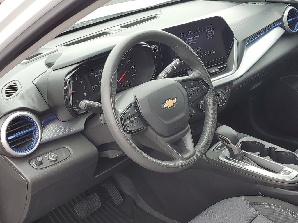 Used 2024 Chevrolet Trax LS w/ LS Convenience Package FWD image 6