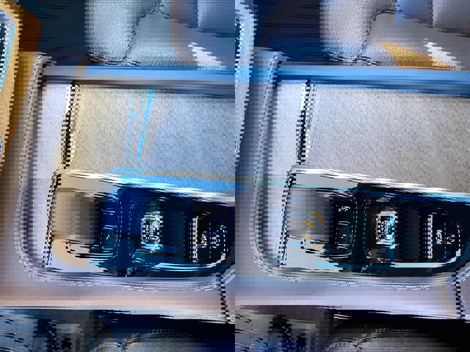 Used 2023 Volvo XC90 T8 Plus image 20