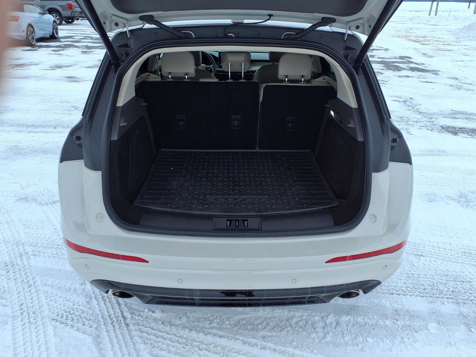 Used 2024 Lincoln Corsair Premiere w/ Equipment Group 101A image 7