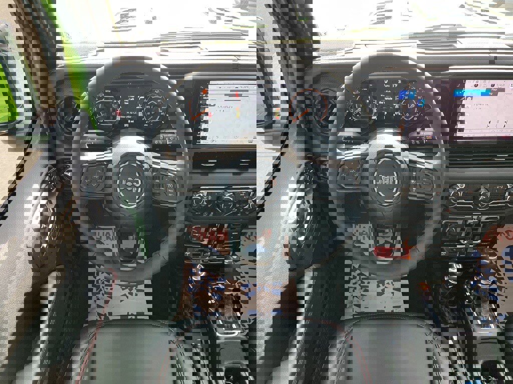 Used 2025 Jeep Wrangler Unlimited Rubicon image 12