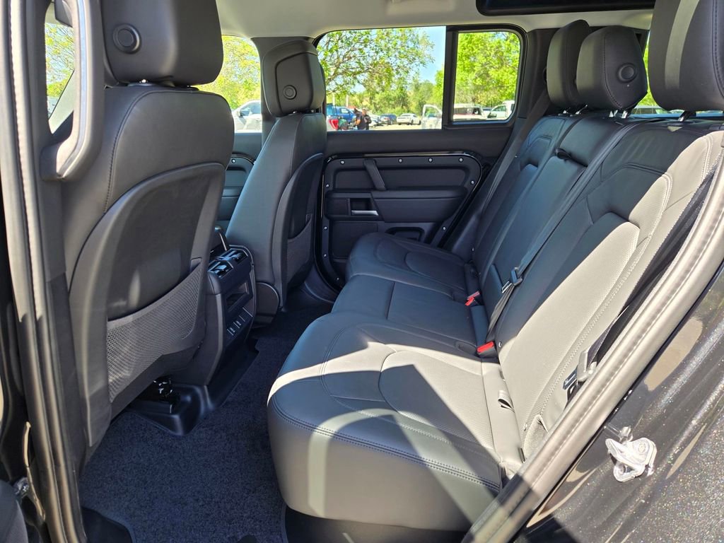 New 2026 Land Rover Defender 110 S AWD/4WD image 7