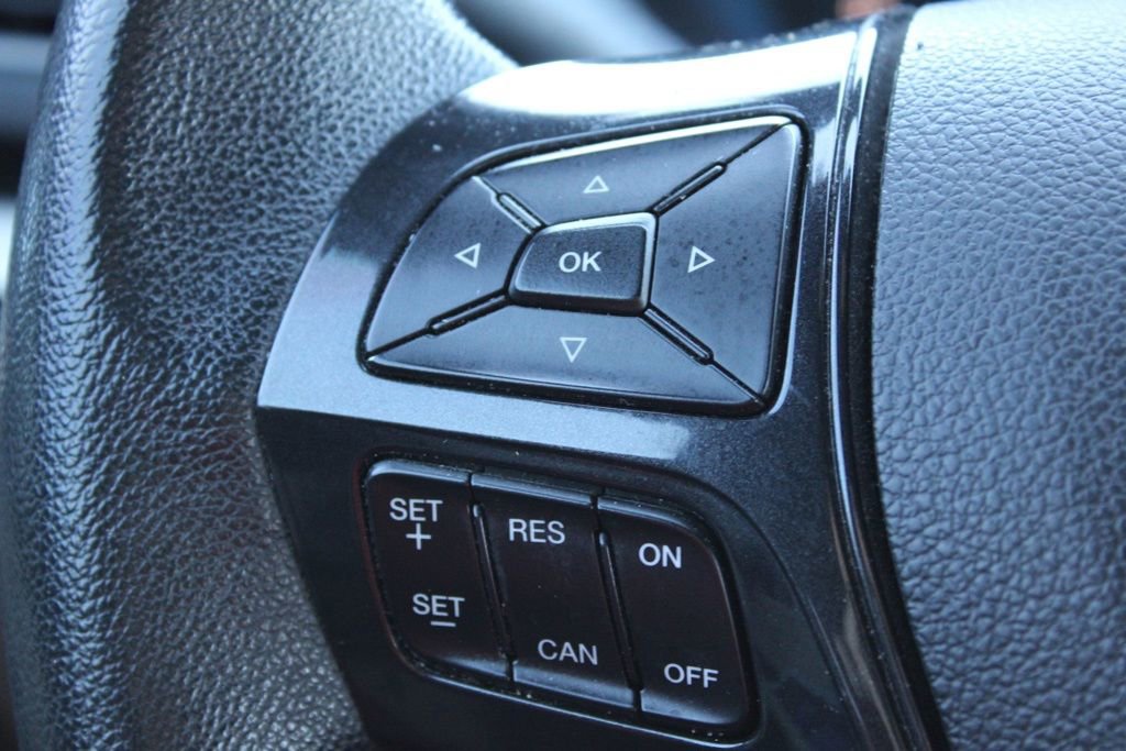 Used 2018 Ford Explorer XLT image 29