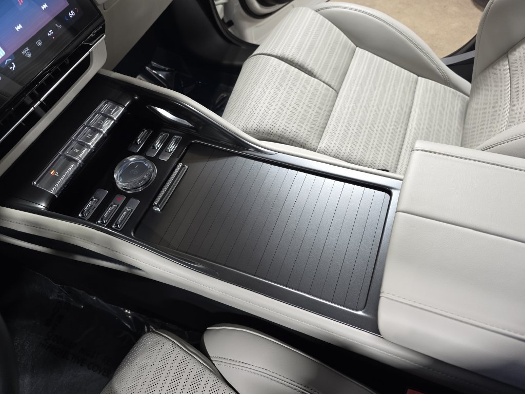 Used 2026 Lincoln Nautilus Reserve AWD/4WD image 23