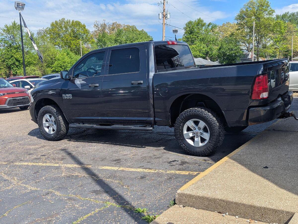 Used 2017 RAM 1500 Express AWD/4WD image 10