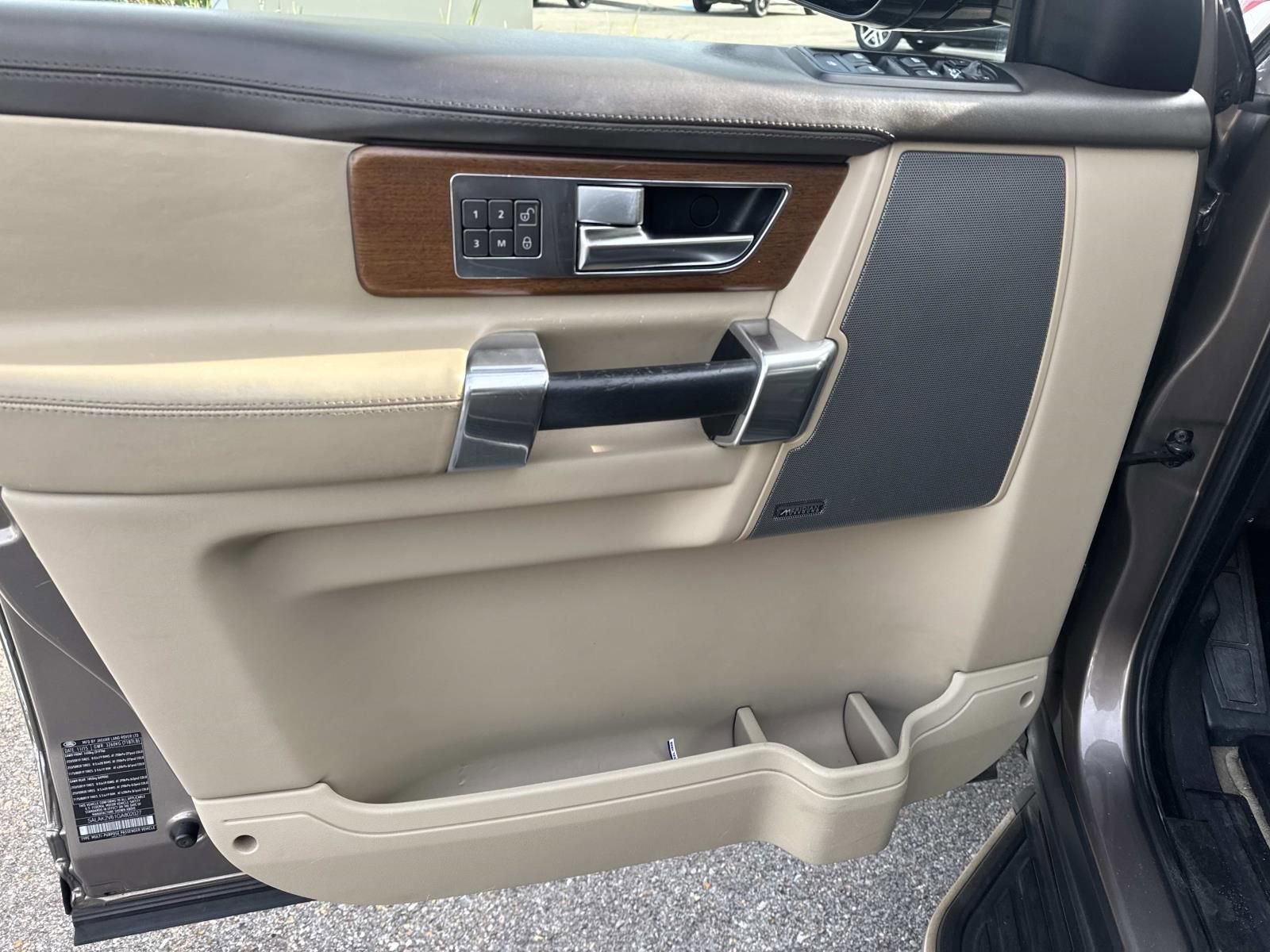 Used 2016 Land Rover LR4 HSE LUX image 19