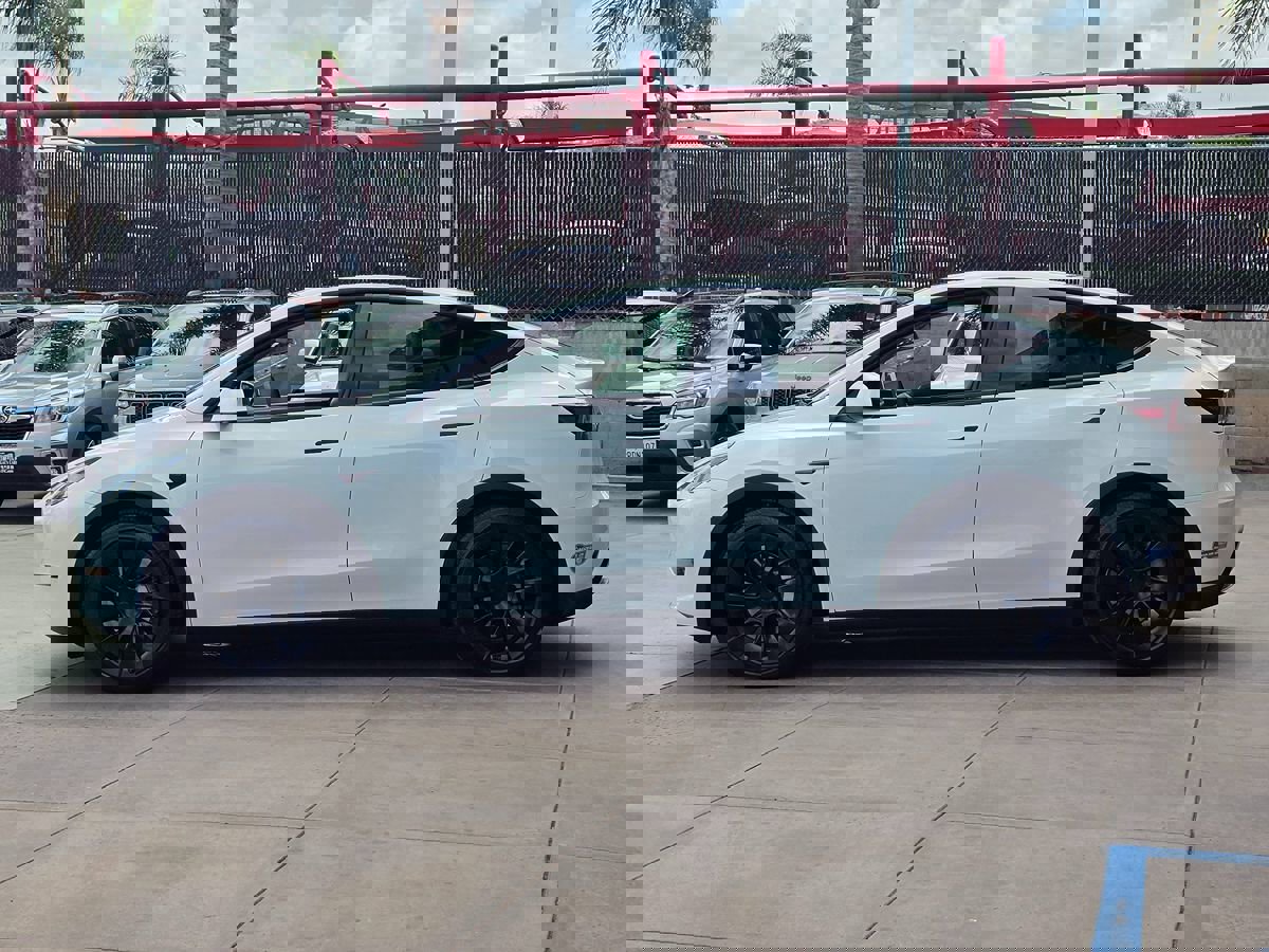 Used 2021 Tesla Model Y Long Range AWD/4WD image 9