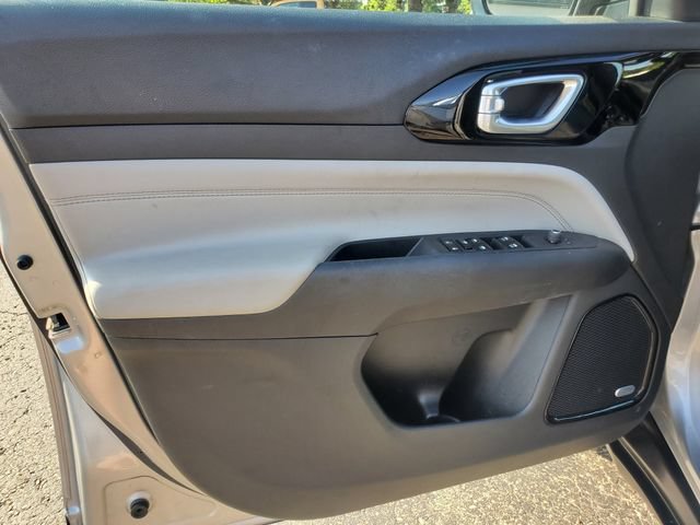 Used 2023 Jeep Compass Limited w/ Sun and Sound Group AWD/4WD image 21