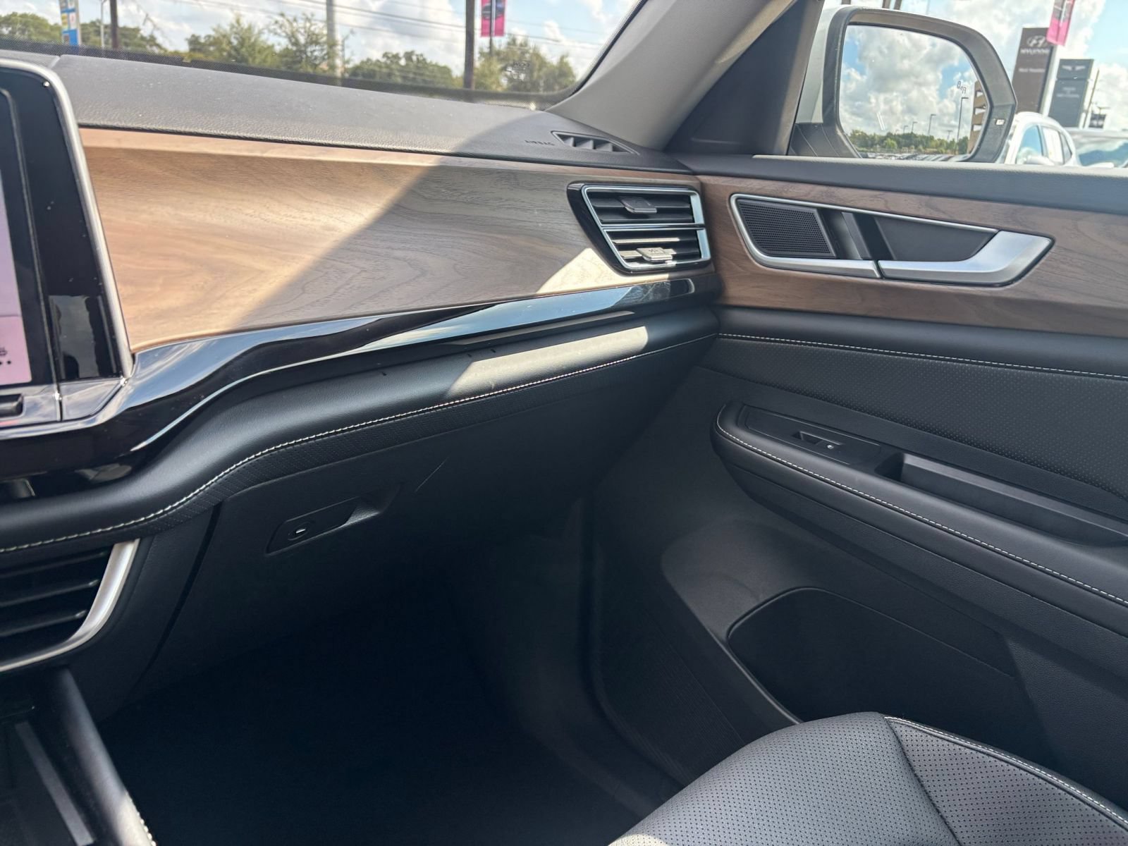 Used 2026 Volkswagen Atlas SE FWD image 35