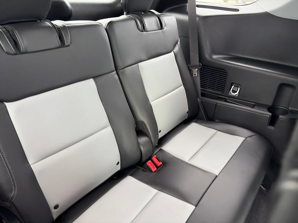 Used 2023 Ford Explorer XLT w/ Equipment Group 202A AWD/4WD image 35