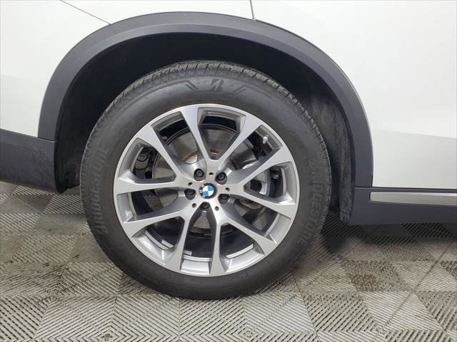 Used 2025 BMW X5 xDrive40i w/ Parking Assistance Package AWD/4WD image 13