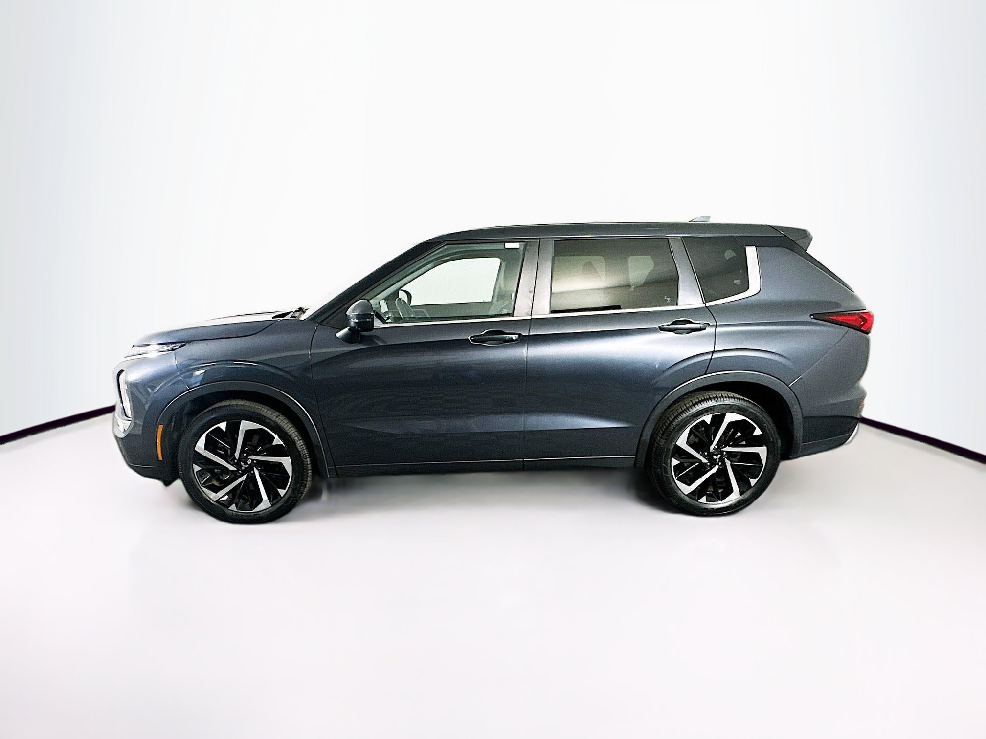 Used 2024 Mitsubishi Outlander SE FWD image 4