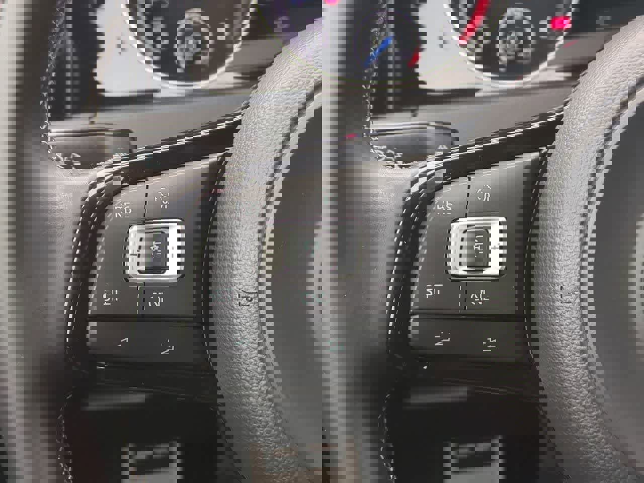 Used 2017 Volkswagen Golf R 4-Door image 22