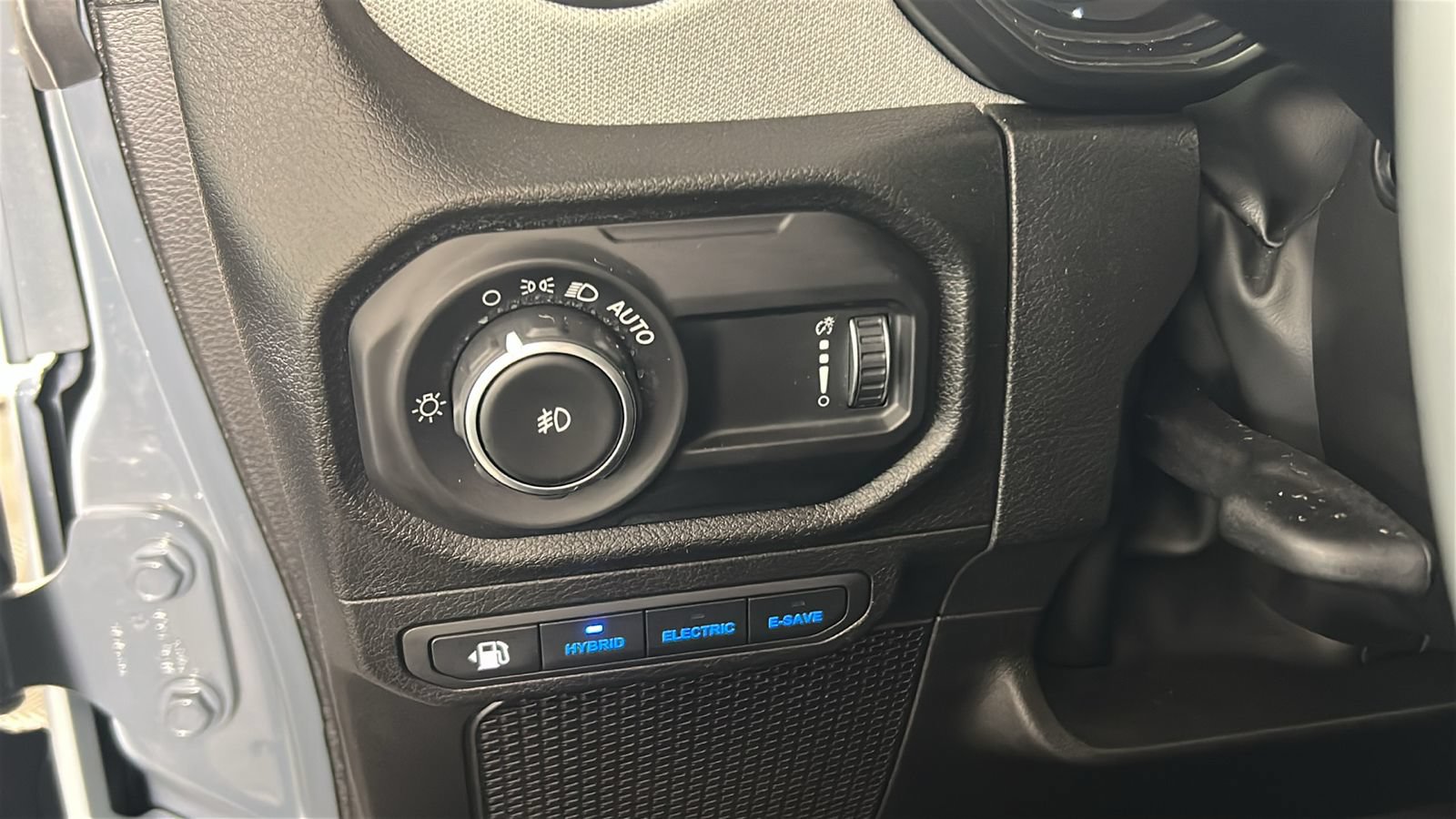 Used 2024 Jeep Wrangler Unlimited w/ Convenience Group AWD/4WD image 23