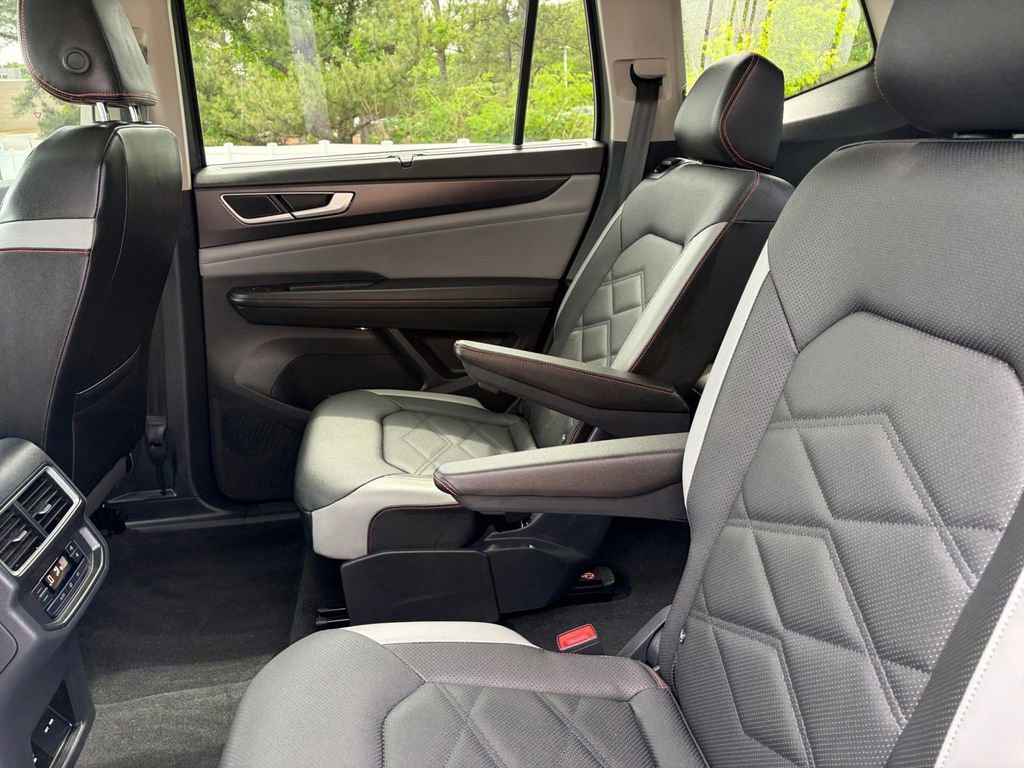 Certified 2025 Volkswagen Atlas Peak Edition SE AWD/4WD image 26