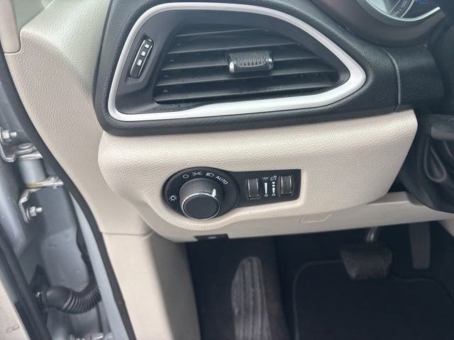 Used 2023 Chrysler Voyager LX FWD image 19