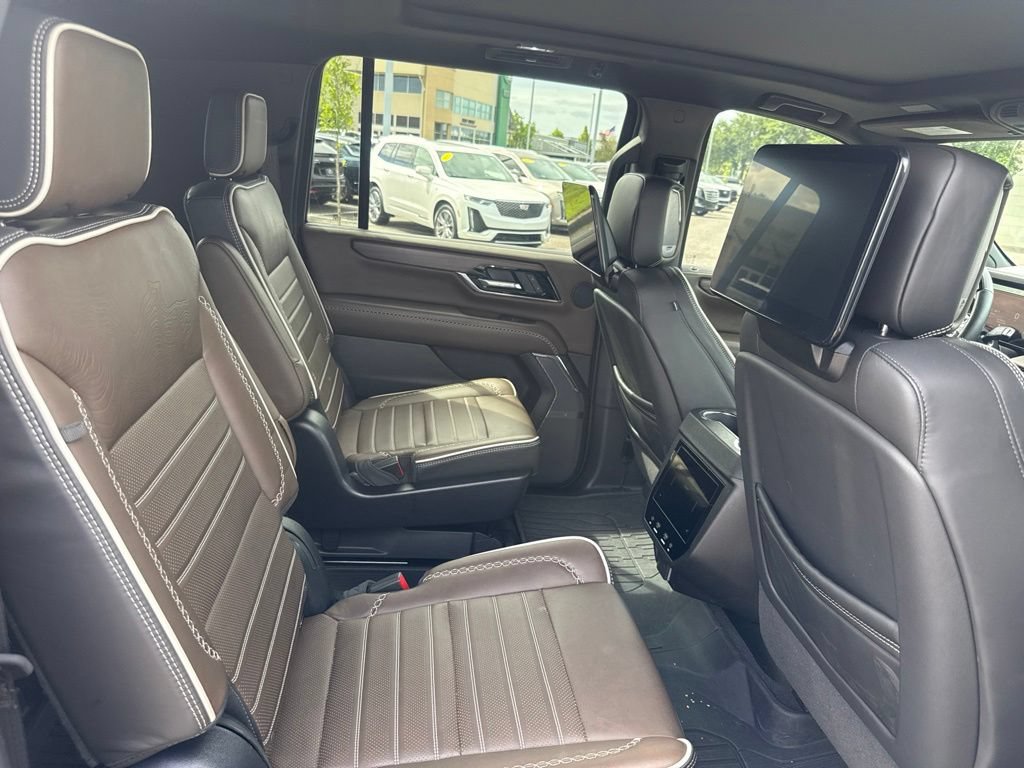 Used 2025 GMC Yukon XL Denali Ultimate AWD/4WD image 15