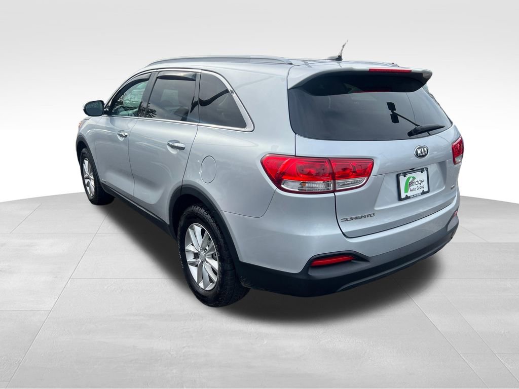 Used 2017 Kia Sorento LX image 5