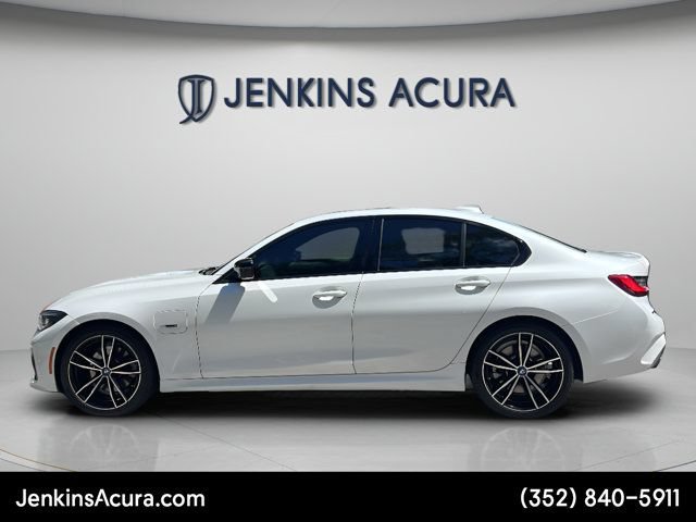Used 2022 BMW 330e w/ M Sport Package RWD image 6