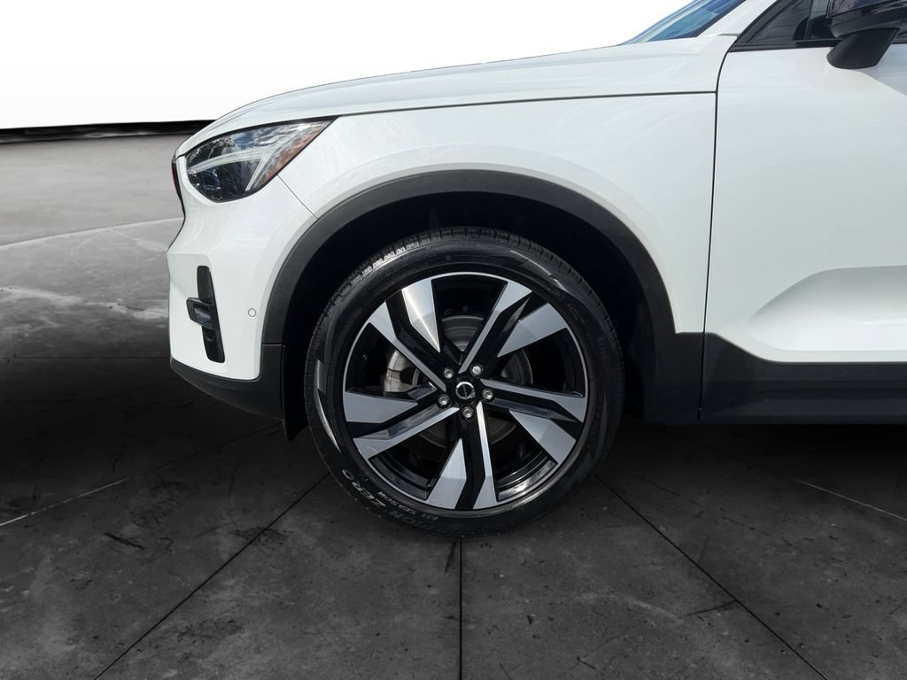 Used 2023 Volvo XC40 B5 Plus w/ Driver Assist Package AWD/4WD image 14