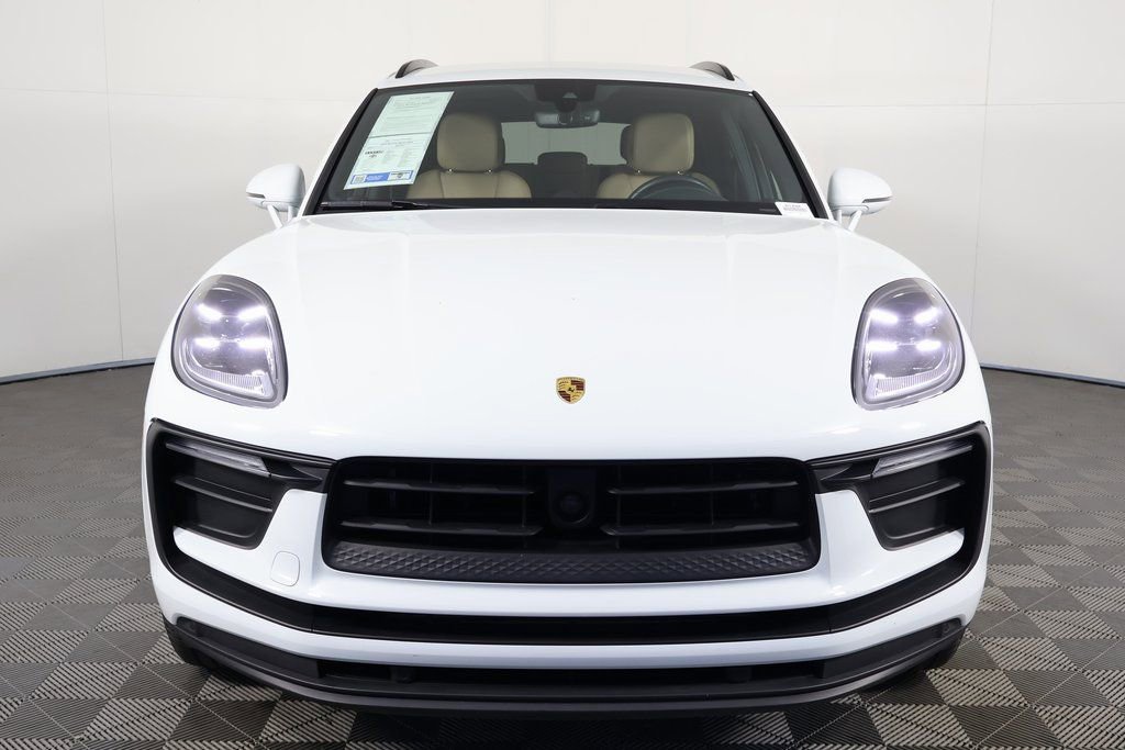 Used 2024 Porsche Macan AWD/4WD image 2