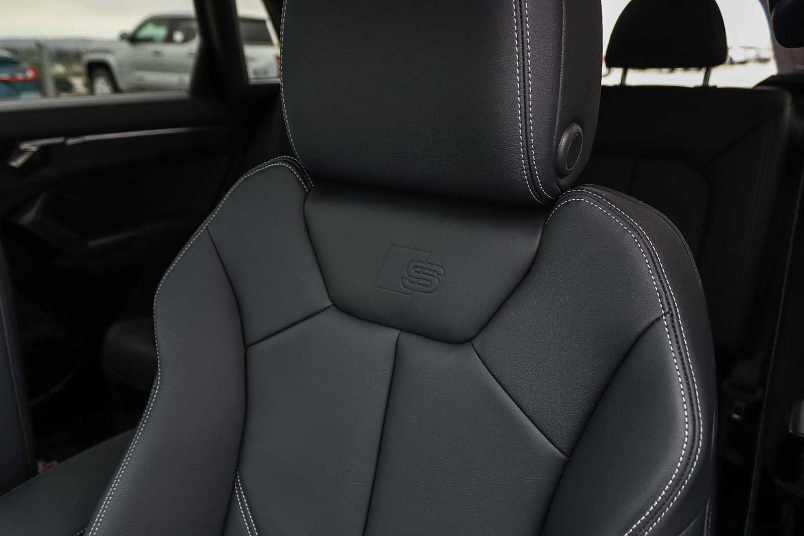 Used 2025 Audi Q3 2.0T Premium w/ Convenience Package AWD/4WD image 36