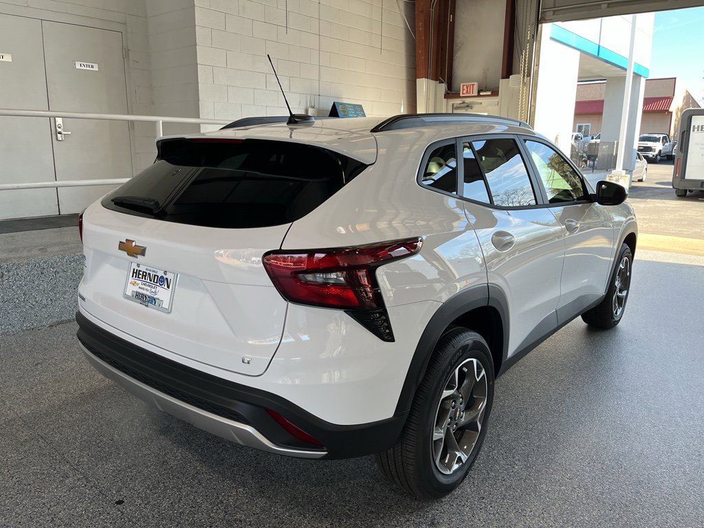 New 2026 Chevrolet Trax LT FWD image 10