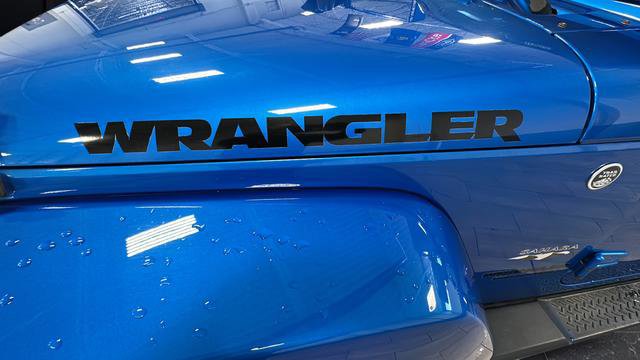 Used 2016 Jeep Wrangler Unlimited Sahara w/ Dual Top Group image 32