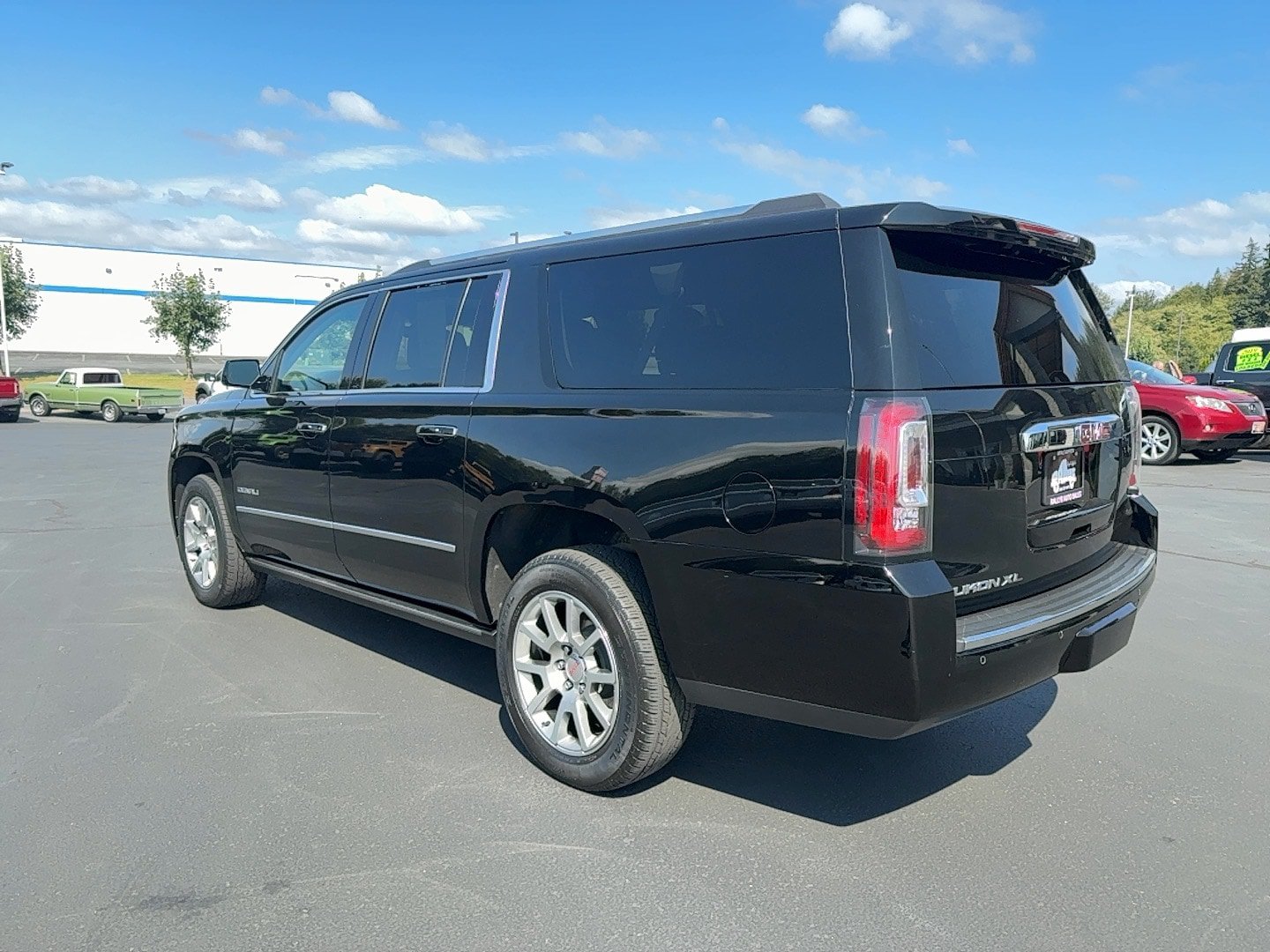 Used 2019 GMC Yukon XL Denali w/ Open Road Package AWD/4WD image 7