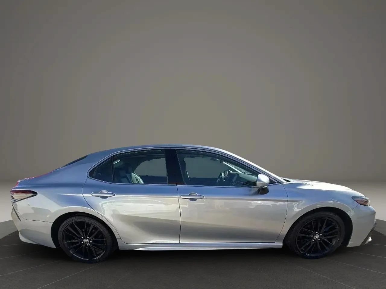 Used 2021 Toyota Camry XSE FWD image 4