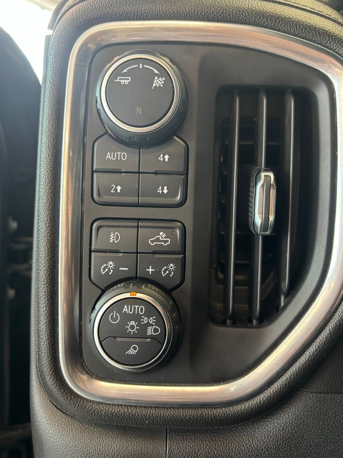 Used 2019 Chevrolet Silverado 1500 LTZ w/ LTZ Plus Package image 8