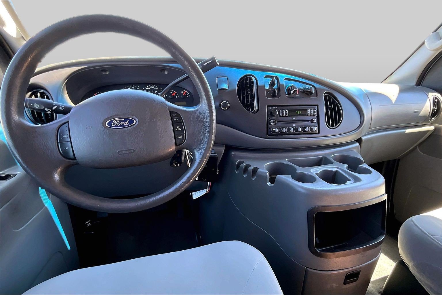 Used 2005 Ford E-350 and Econoline 350 XL RWD image 5