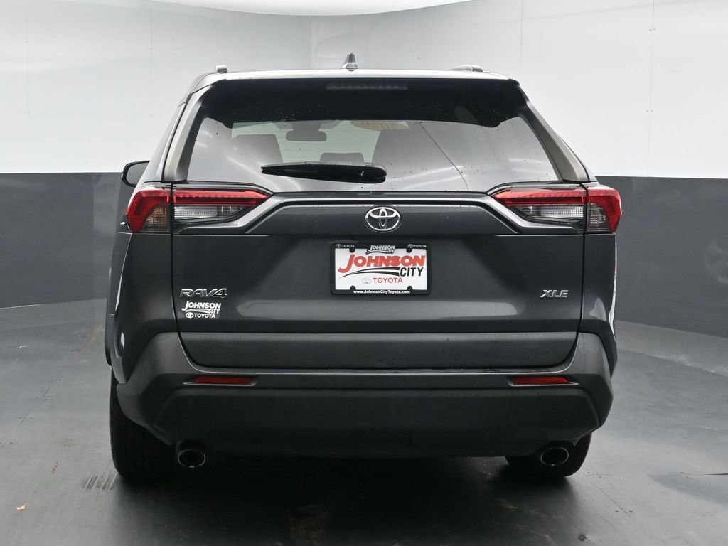 Used 2020 Toyota RAV4 XLE w/ Convenience Package FWD image 7